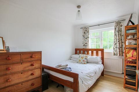 5 Dickens Close, East Grinstead, RH19 1SE