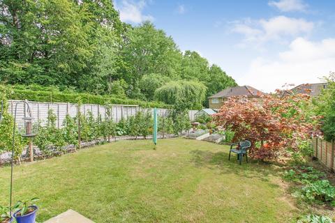 5 Dickens Close, East Grinstead, RH19 1SE