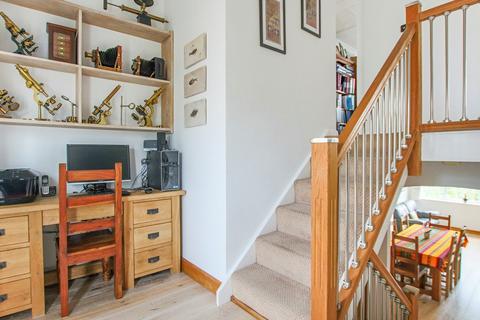 5 Dickens Close, East Grinstead, RH19 1SE