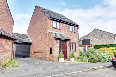 3 bedroom detached house to rent, Long Croft, Takeley, Bishop's Stortford, CM22