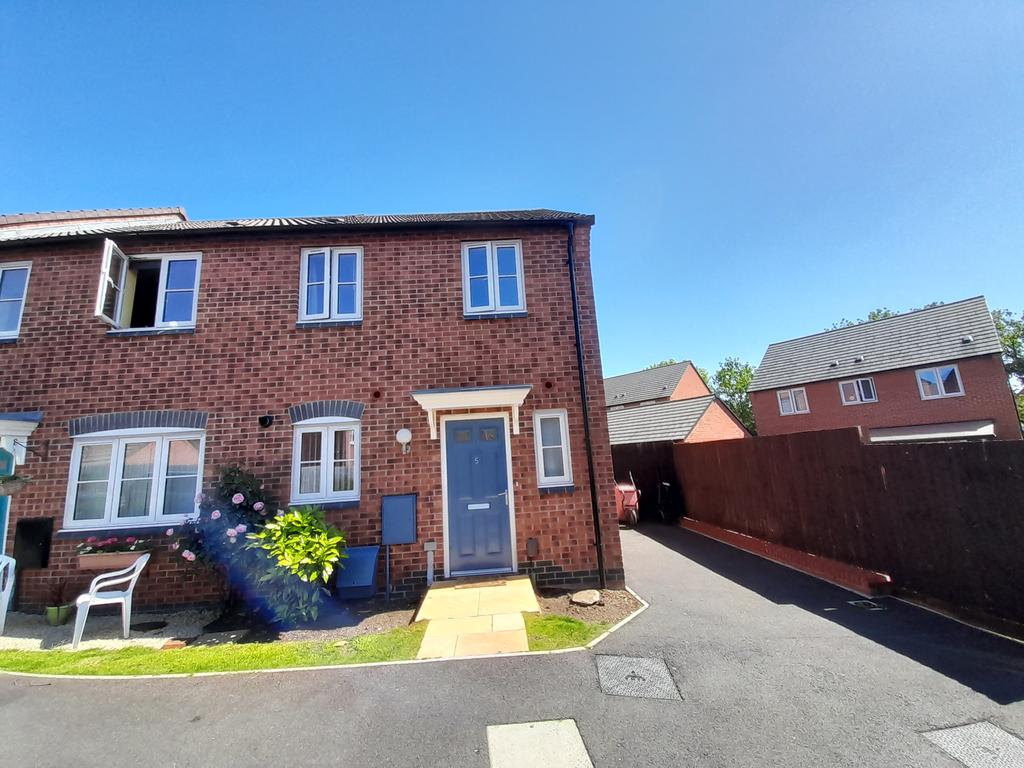 Fox Grove, Scraptoft, Leicester, LE7 2 bed house for sale £77,000