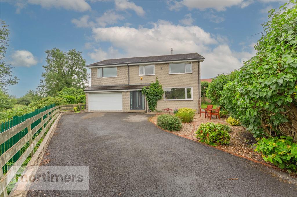 Moorland Crescent, Clitheroe, Lancashire, BB7 5 bed detached house for sale £495,000