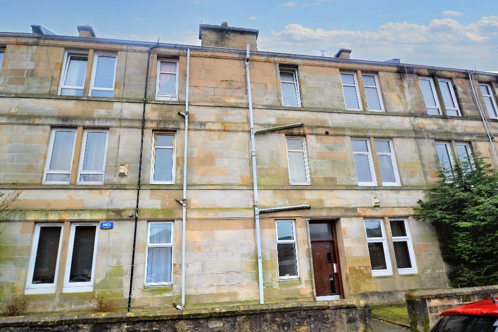 20 Blackhall Street, Paisley... 1 bed flat £500 pcm (£115 pw)