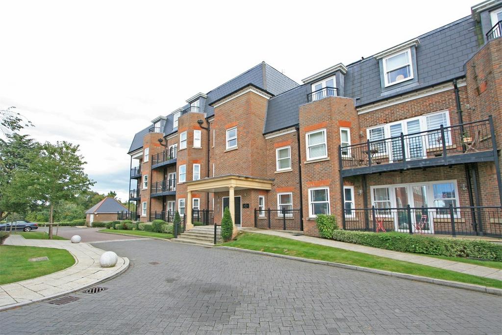 Marian Gardens, BROMLEY BR1 3 bed flat for sale £580,000