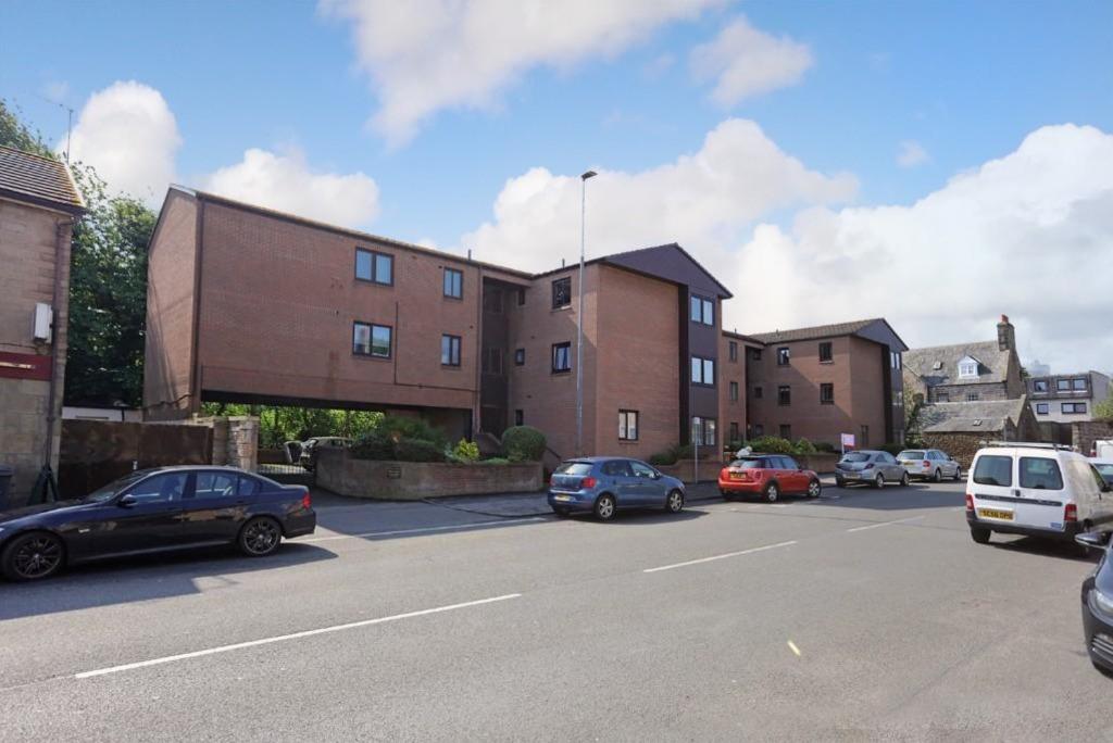 Lanark Road, Juniper Green... 2 bed flat £1,075 pcm (£248 pw)