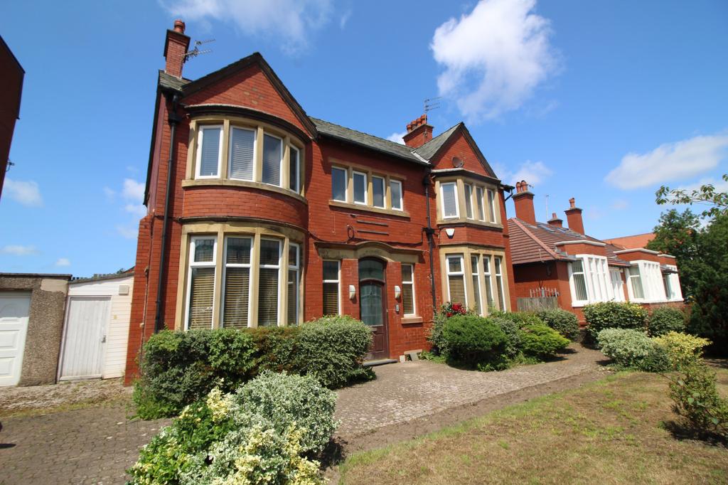 Beach Road, Lytham St. Annes, FY8 5 bed detached house for sale £475,000