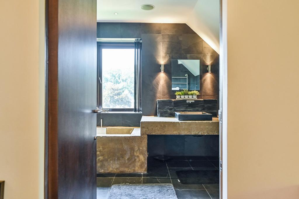 En Suite Three