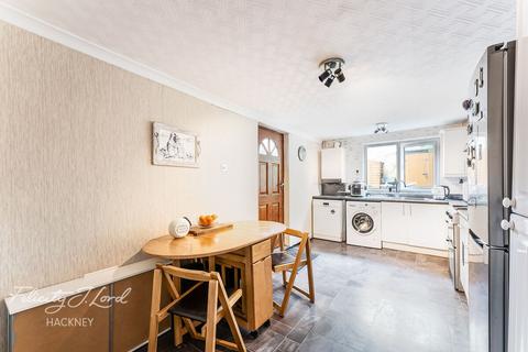 135 Glyn Road, London, E5 0JT