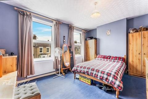 135 Glyn Road, London, E5 0JT