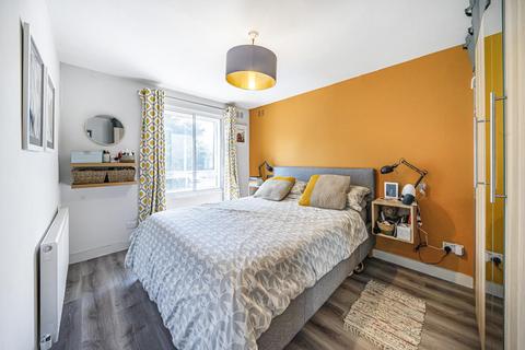 2 bedroom flat for sale, Chivalry Road, Battersea
