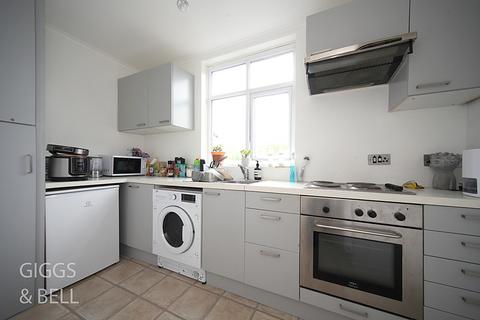 Flat C, 3 Crescent Rise, Luton, LU2 0AT