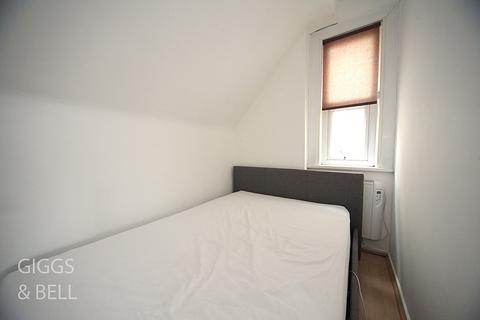 Flat C, 3 Crescent Rise, Luton, LU2 0AT