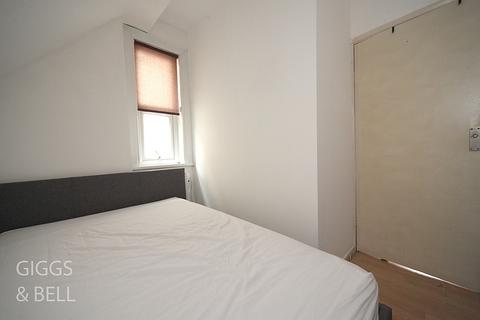 Flat C, 3 Crescent Rise, Luton, LU2 0AT