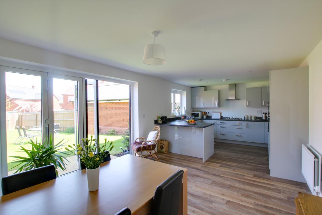 Kitchen/Dining