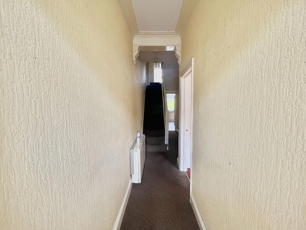 Midway Avenue, Bridlington, East Riding of Yorkshire, YO16 4NU 5 bed