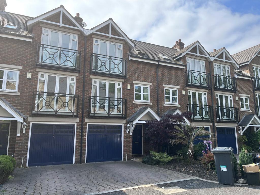 Langham Park Place, Bromley, BR2 4 bed terraced house to rent £2,750