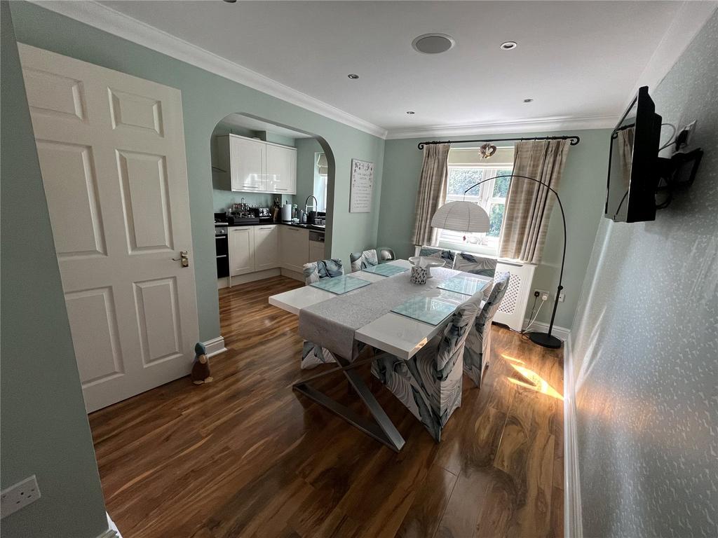 Langham Park Place, Bromley, BR2 4 bed terraced house to rent £2,750