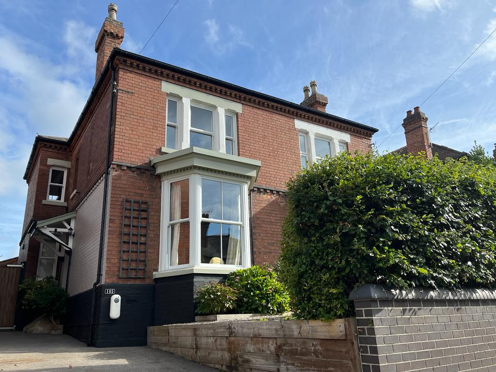Scalpcliffe Road, Stapenhill, BurtononTrent, DE15 4 bed semidetached
