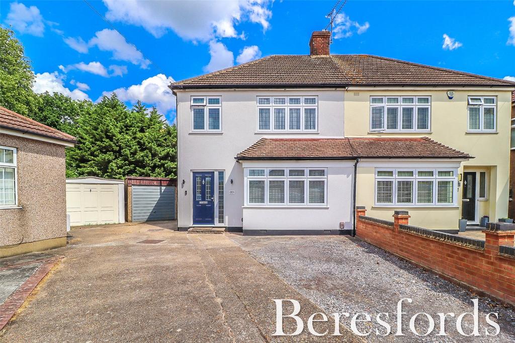 Howard Road, Upminster, RM14 3 bed semidetached house for sale £650,000