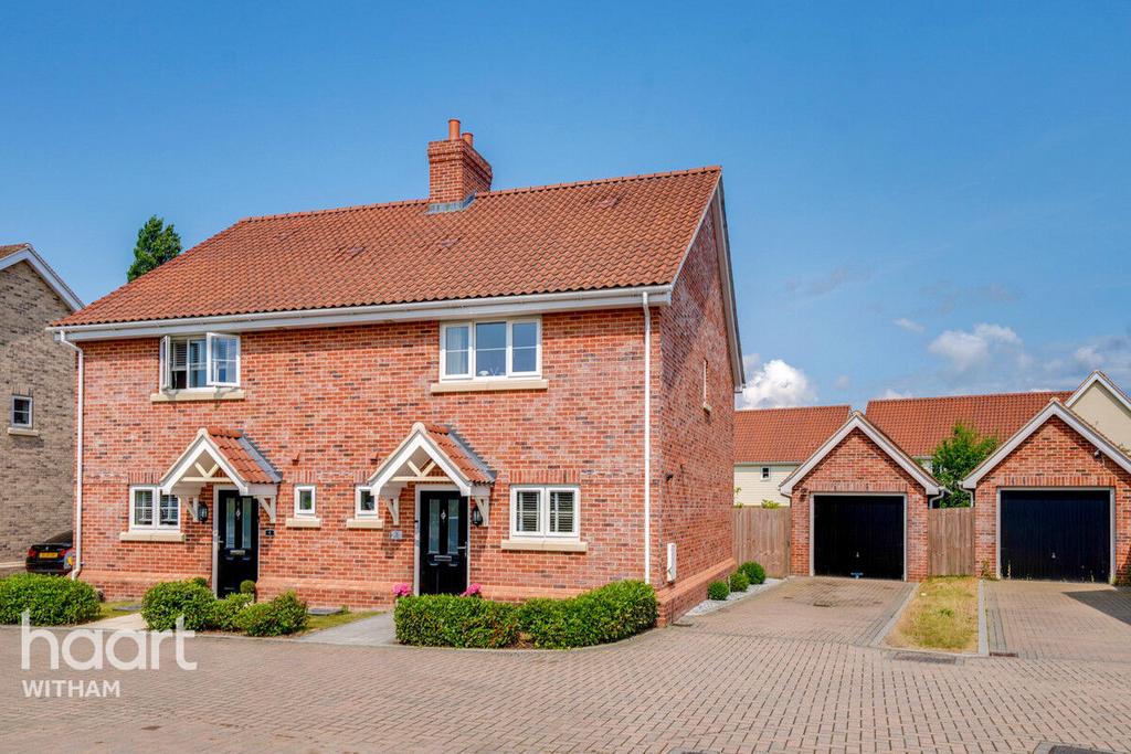 Elm Way, Latchingdon 3 bed semidetached house for sale £425,000