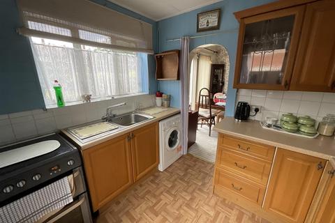 2 bedroom end of terrace house for sale, Warbank Close, New Addington, Croydon, Surrey
