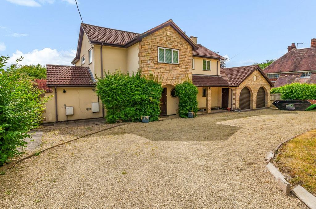 Westbury Road, Warminster, BA12 5 bed detached house £675,000