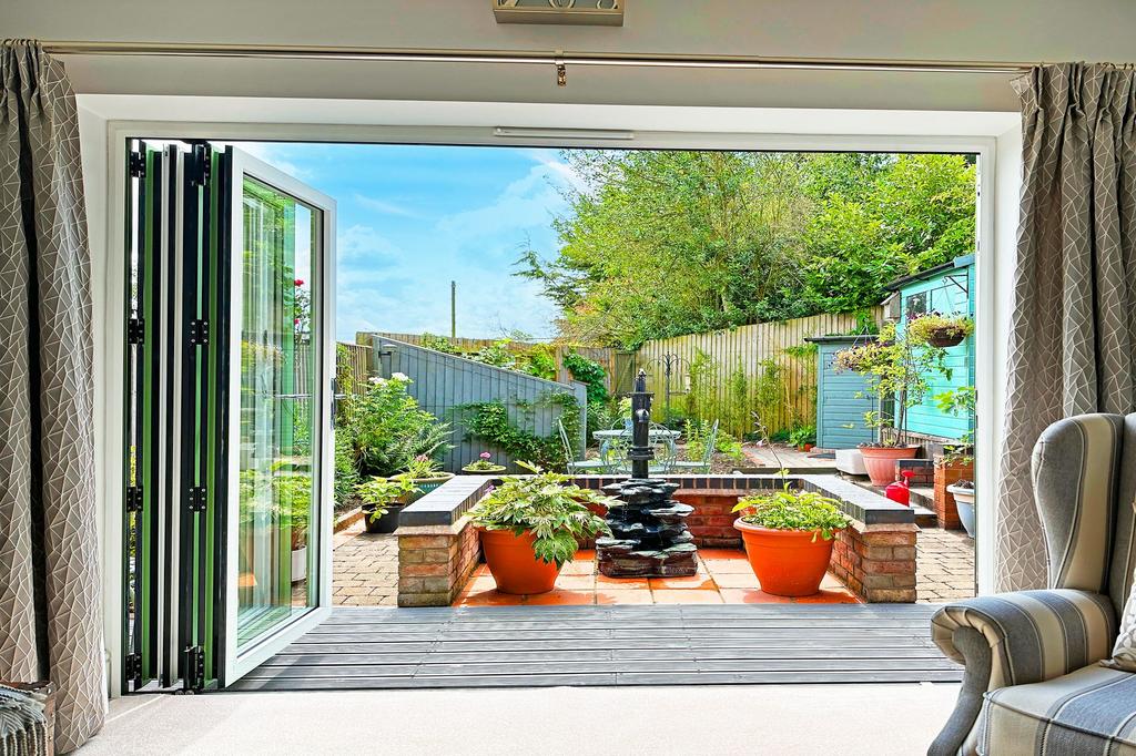 Old Warwick Road, Lapworth, B94 2 bed end of terrace house for sale £