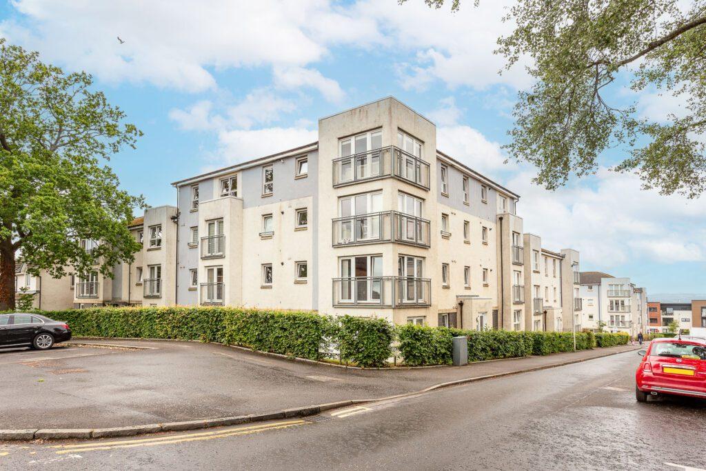 1/11 Ashwood Gait, Edinburgh EH12 8PE 2 bed flat - £220,000