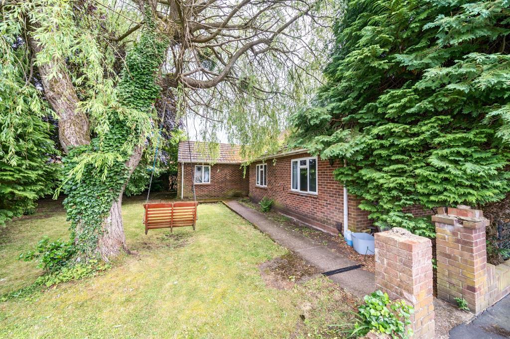 West End, Surrey, GU24 4 bed detached bungalow for sale £750,000