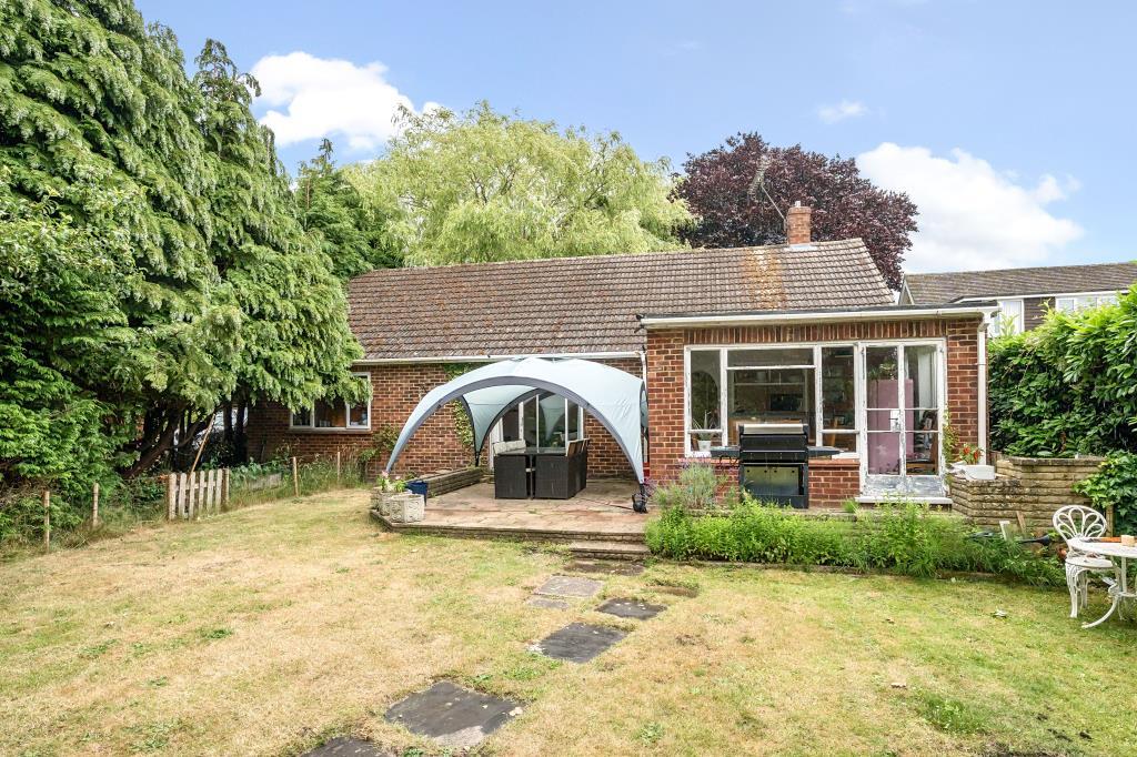 West End, Surrey, GU24 4 bed detached bungalow for sale £750,000