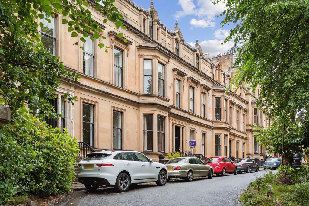 Crown Terrace, Flat 2/2, Dowanhill, Glasgow, G12 9EZ 1 bed flat for
