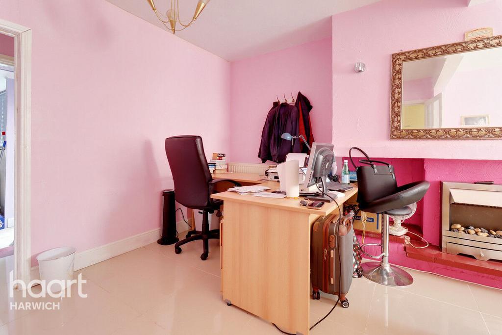 Station Road, Harwich 2 bed terraced house £160,000