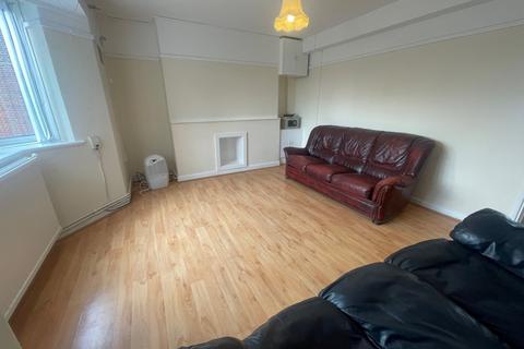 2 bedroom flat to rent, Bounds Green Court, Bounds Green