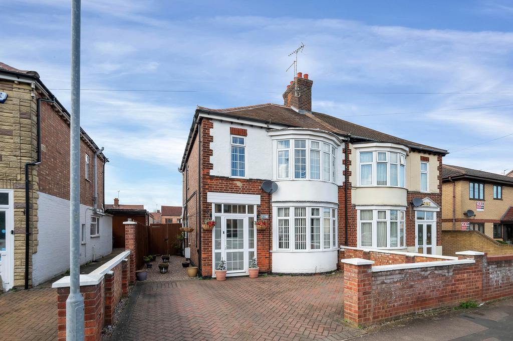 Marholm Road, Walton, Peterborough, PE4 4 bed semidetached house for