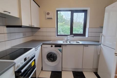 1 bedroom flat to rent, Florin Court, Statham Grove, London, N18