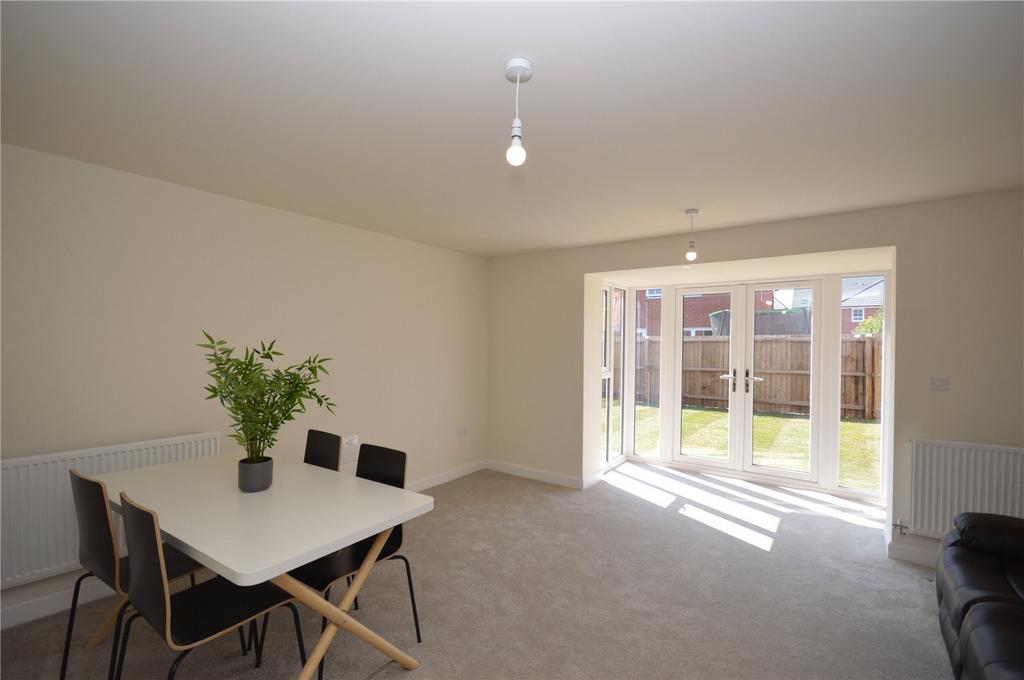 Darlton Drive, Southport, Merseyside, PR8 4 bed semidetached house £