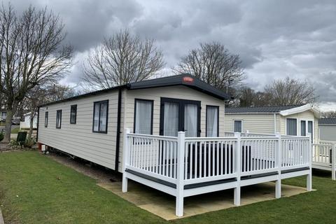 2 bedroom lodge for sale, Chantry Country and Leisure Park – PS-300323