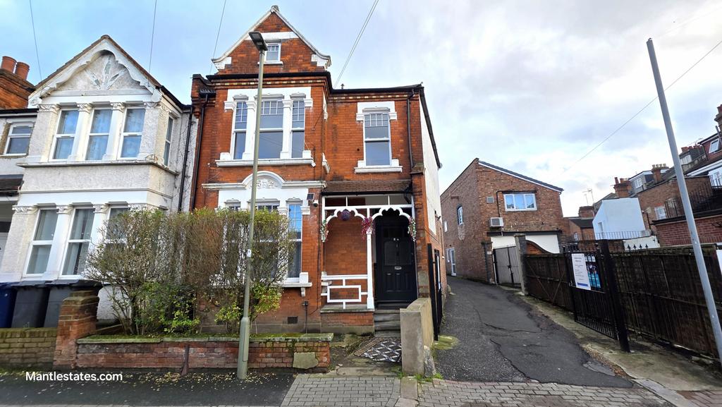 3 bedroom first floor flat