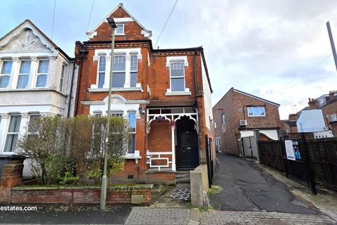 3 bedroom flat to rent, Manor Pak Crescent, Edgware, HA8