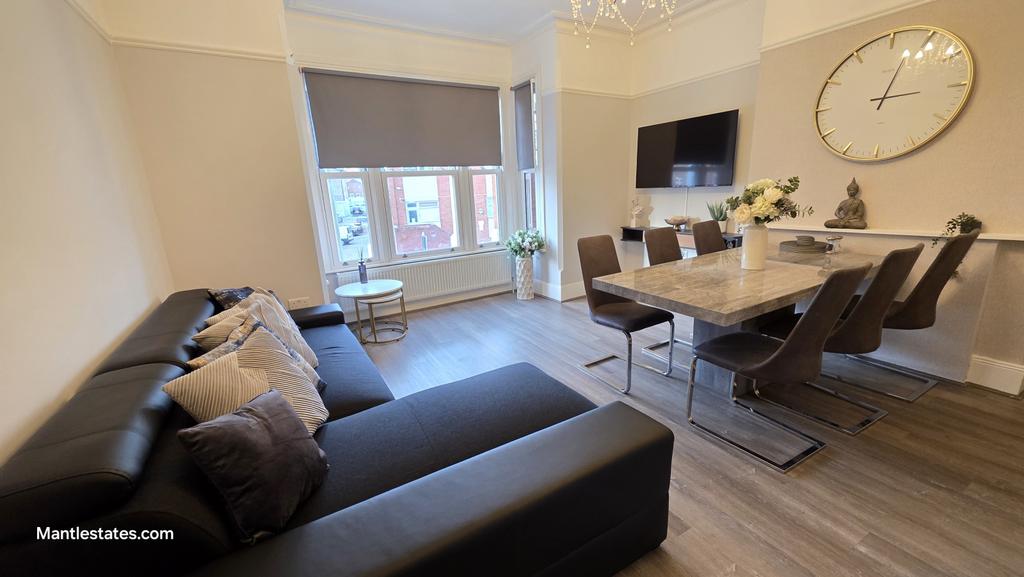 Kitchen / lounge