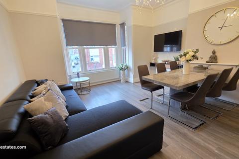 3 bedroom flat to rent, Manor Pak Crescent, Edgware, HA8