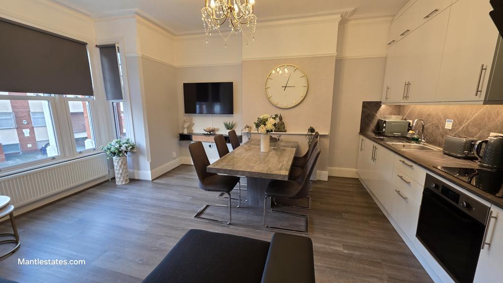 Kitchen / lounge