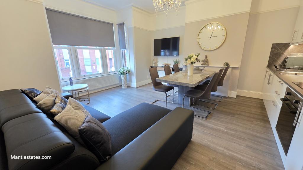 Kitchen / lounge