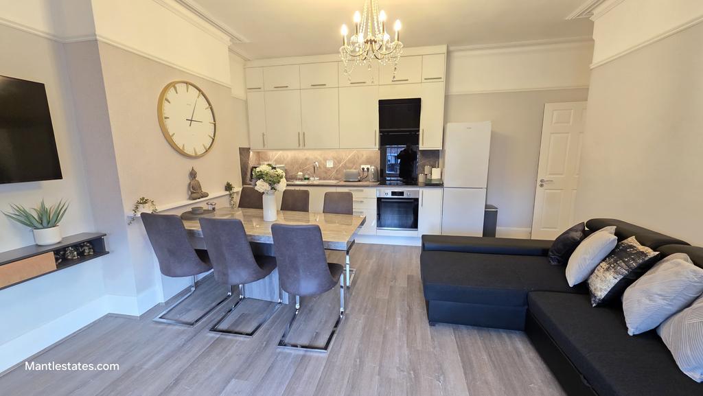 Kitchen / lounge