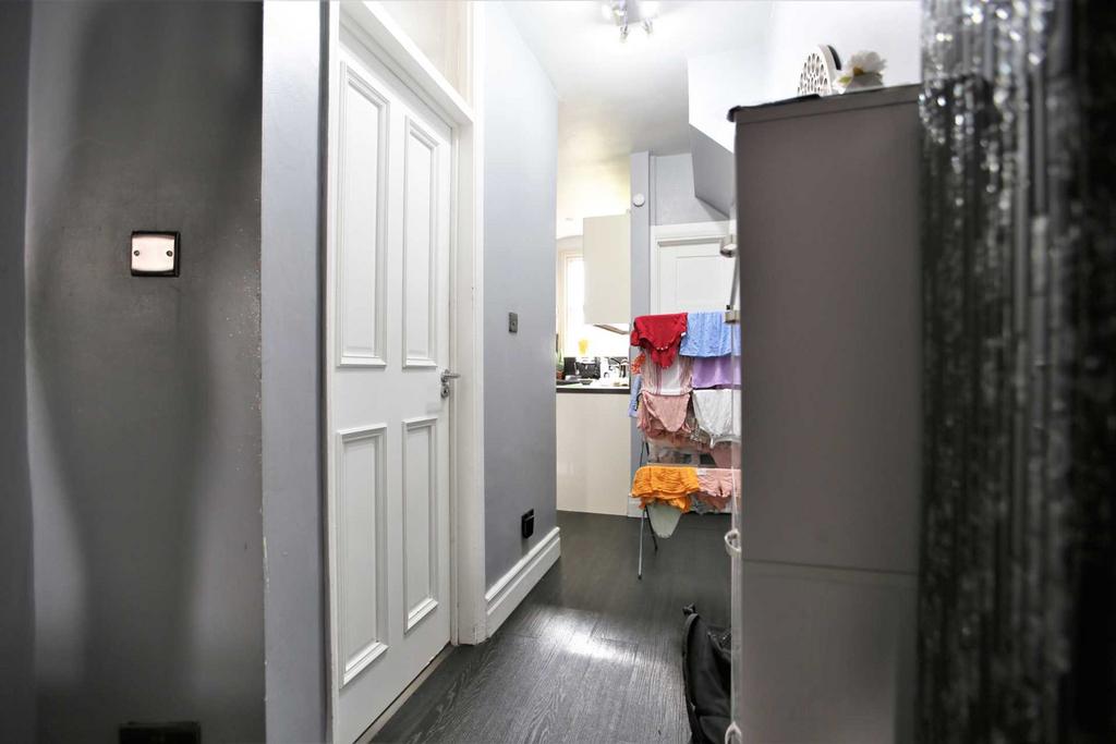 Plashet Grove, East Ham, E6 1 bed flat £300,000