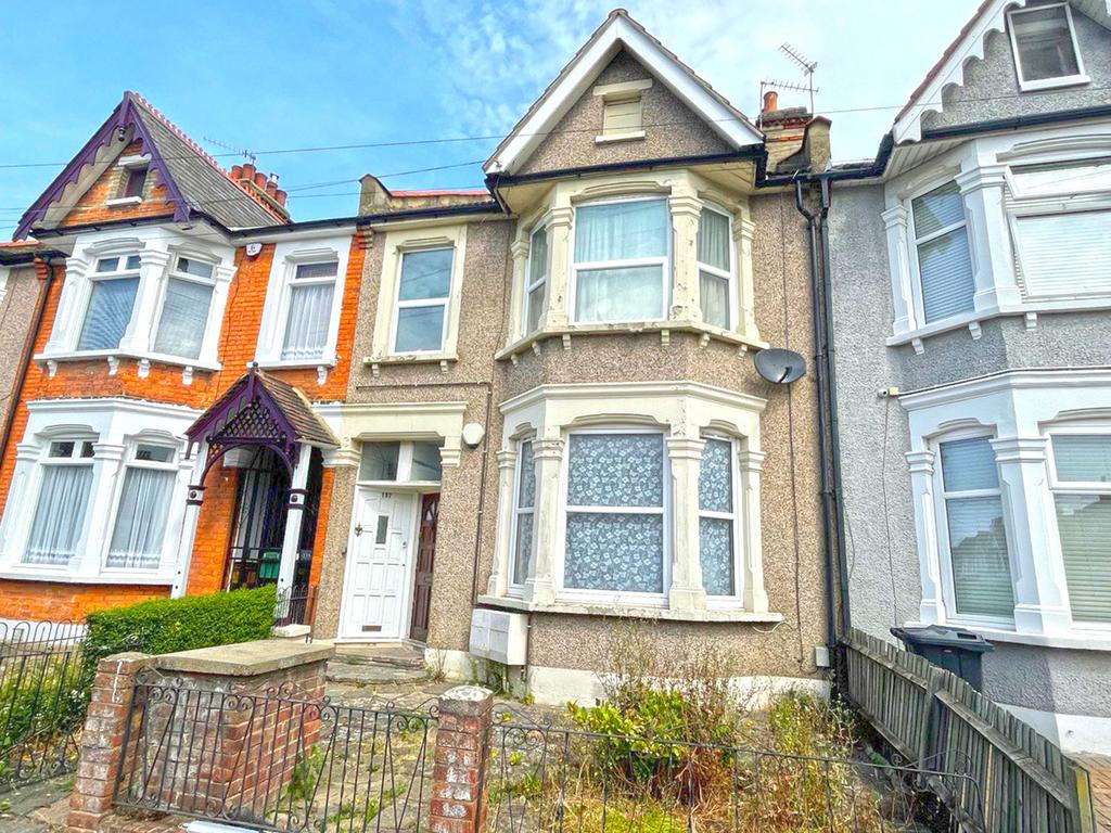 Mortlake Road, Ilford, IG1 1 bed flat £245,000