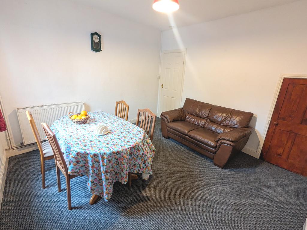 Dudley Road, Grantham, NG31 2 bed terraced house £675 pcm (£156 pw)