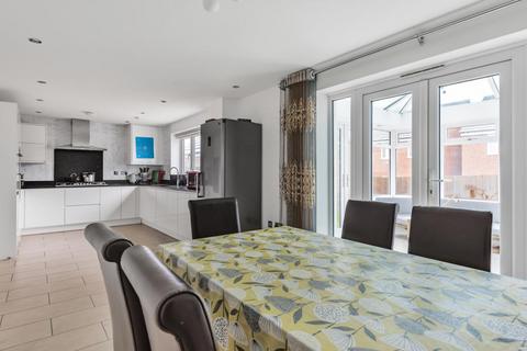 18 Course Meadow, Purton, Swindon, SN5 4GL
