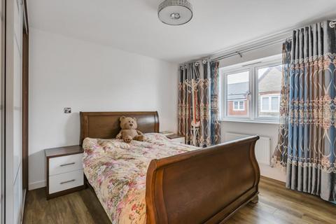 18 Course Meadow, Purton, Swindon, SN5 4GL