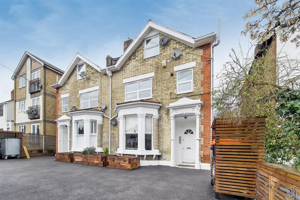 Culverden Road, Balham, SW12 1 bed flat £350,000